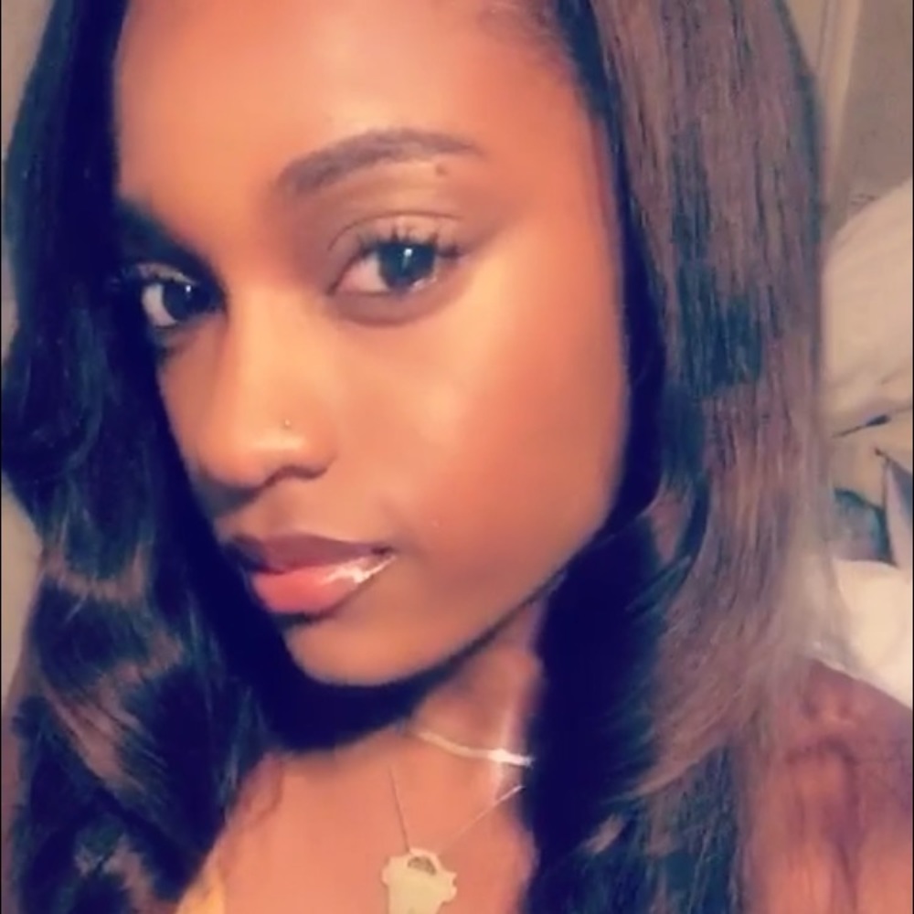 Meet your Posher, Kayla